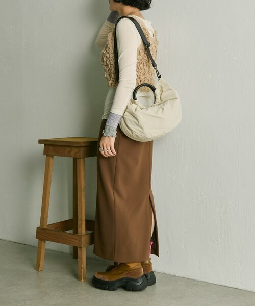 ear PAPILLONNER(イアパピヨネ)の「《撥水/便利な2WAY》ハーフサークルバッグ(ショルダーバッグ・レディース・ブラック/グリーン系その他/アイボリー・FREE)」の16枚目の写真