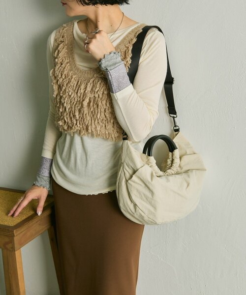 ear PAPILLONNER(イアパピヨネ)の「《撥水/便利な2WAY》ハーフサークルバッグ(ショルダーバッグ・レディース・ブラック/グリーン系その他/アイボリー・FREE)」の15枚目の写真