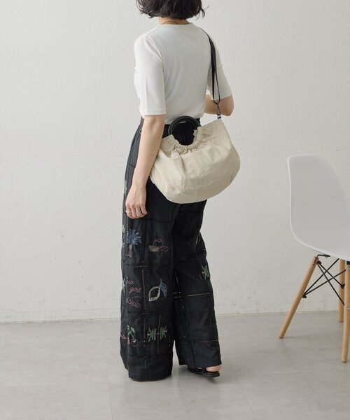 ear PAPILLONNER(イアパピヨネ)の「《撥水/便利な2WAY》ハーフサークルバッグ(ショルダーバッグ・レディース・ブラック/グリーン系その他/アイボリー/ダークグレー/イエロー・FREE)」の18枚目の写真