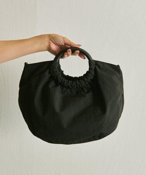 ear PAPILLONNER(イアパピヨネ)の「《撥水/便利な2WAY》ハーフサークルバッグ(ショルダーバッグ・レディース・ブラック/グリーン系その他/アイボリー・FREE)」の10枚目の写真