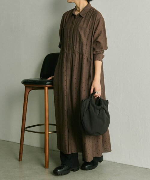 ear PAPILLONNER(イアパピヨネ)の「《撥水/便利な2WAY》ハーフサークルバッグ(ショルダーバッグ・レディース・ブラック/グリーン系その他/アイボリー・FREE)」の5枚目の写真