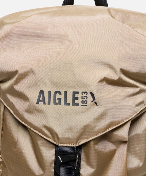 AIGLE(エーグル)の「撥水 アーバン リサイクルナイロンバックパック 26L(バックパック/リュック・レディース・ベージュ/ブラック・FREE)」の6枚目の写真