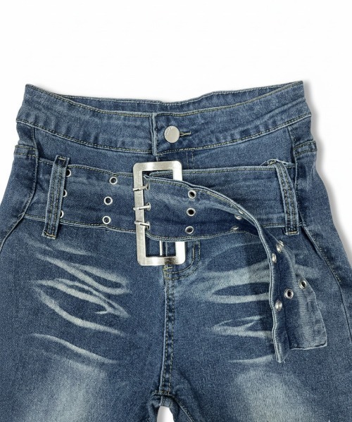 NANEA（ナネア）の「ベルトデザインフレアデニムパンツ（デニムパンツ・レディース・ブラック/ネイビー・SMALL/MEDIUM）」の6枚目の写真