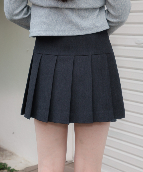 ROSEFRANTZ（ロゼフランツ）の「Double Buckle Pleat Mini Skirt [Charcoal]（スカート・レディース・チャコールグレー・SMALL/MEDIUM）」の4枚目の写真