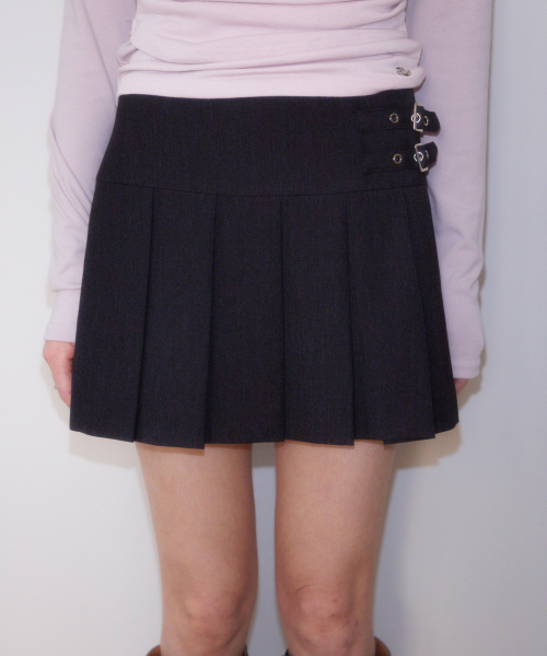 ROSEFRANTZ（ロゼフランツ）の「Double Buckle Pleat Mini Skirt [Charcoal]（スカート・レディース・チャコールグレー・SMALL/MEDIUM）」の22枚目の写真