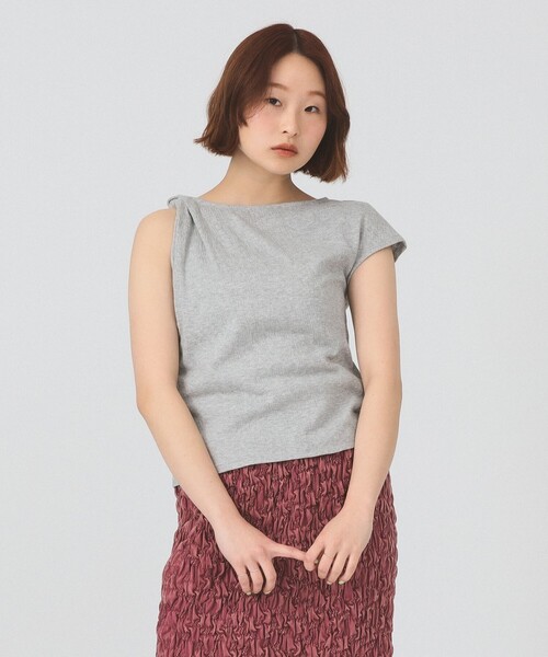 Ray BEAMS(レイビームス)の「アシンメトリー オフショルダー Tシャツ(Tシャツ/カットソー・レディース・ライトグレー/ブラック・ONE SIZE)」の6枚目の写真