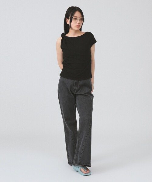 Ray BEAMS(レイビームス)の「アシンメトリー オフショルダー Tシャツ(Tシャツ/カットソー・レディース・ライトグレー/ブラック・ONE SIZE)」の7枚目の写真