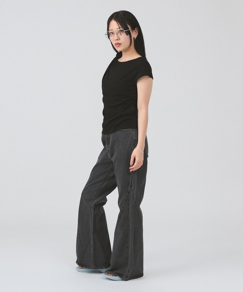 Ray BEAMS(レイビームス)の「アシンメトリー オフショルダー Tシャツ(Tシャツ/カットソー・レディース・ライトグレー/ブラック・ONE SIZE)」の8枚目の写真