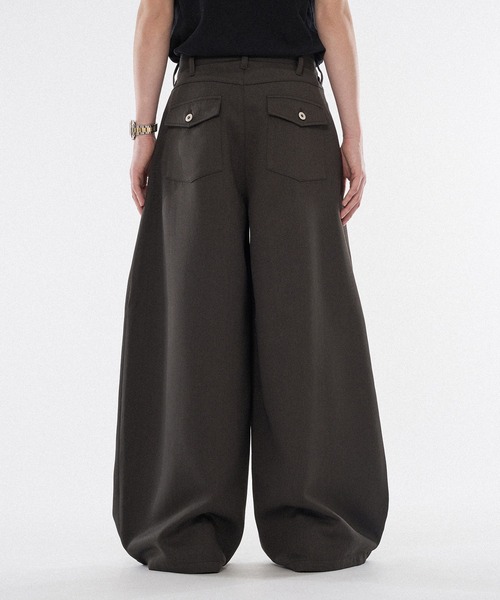WISH FOR EVER(ウィッシュフォーエバー)の「CROSS TUCK WIDE SLACKS / クロスタックワイドスラックス(スラックス・メンズ・チャコールグレー/ベージュ/ブラウン・MEDIUM/SMALL/LARGE)」の9枚目の写真