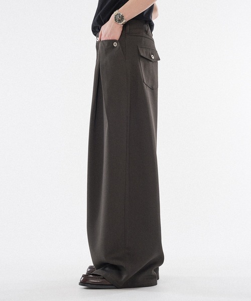 WISH FOR EVER(ウィッシュフォーエバー)の「CROSS TUCK WIDE SLACKS / クロスタックワイドスラックス(スラックス・メンズ・チャコールグレー/ベージュ/ブラウン・MEDIUM/SMALL/LARGE)」の10枚目の写真