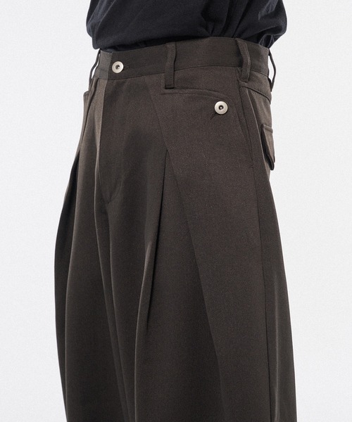 WISH FOR EVER(ウィッシュフォーエバー)の「CROSS TUCK WIDE SLACKS / クロスタックワイドスラックス(スラックス・メンズ・チャコールグレー/ベージュ/ブラウン・MEDIUM/SMALL/LARGE)」の13枚目の写真