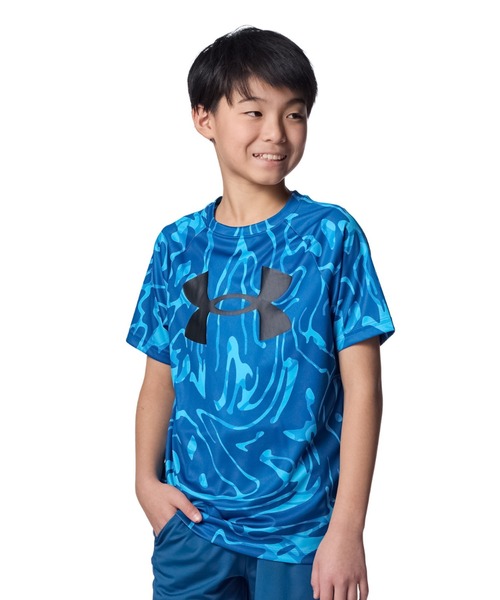 UNDER ARMOUR（アンダーアーマー）の「アンダーアーマー  UAテック ビッグロゴ プリントショートスリーブTシャツ（Tシャツ/カットソー・キッズ・アーミー/ブルー/ブラック×グレー・150cm/160cm/130cm/140cm）」の3枚目の写真