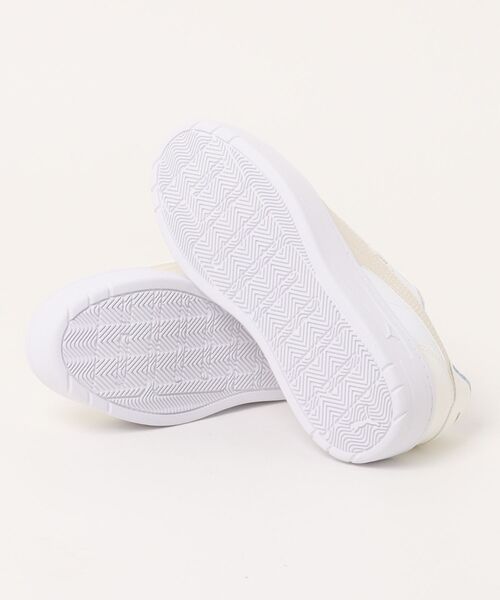 PUMA(プーマ)の「PUMA プーマ COURT LALLY SKYE FLOWER レディース厚底スニーカー(コートラリースカイフラワー) 407396 01 プーマホワイト/ウォームホワイト(スニーカー・レディース・ホワイト・22.5cm/23.0cm/23.5cm/24.0cm/24.5cm/25.0cm/25.5cm)」の3枚目の写真