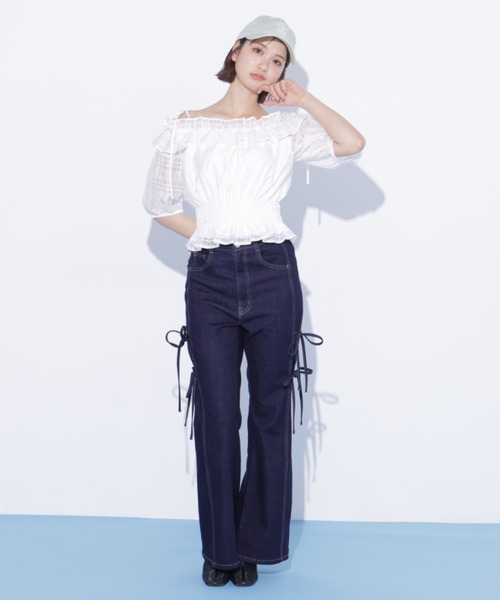 JILL by JILL STUART（ジルバイジルスチュアート）の「サイドリボンフレアデニム（デニムパンツ・レディース・ネイビー/ブルー・MEDIUM/SMALL）」の4枚目の写真