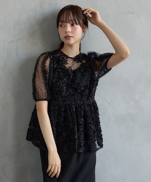 AIMER(エメ)の「フロッキードット×3Dフラワー刺繍バックリボンペプラムブラウス(シャツ/ブラウス・レディース・ベージュ/ブラック・MEDIUM)」の7枚目の写真