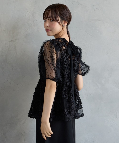 AIMER(エメ)の「フロッキードット×3Dフラワー刺繍バックリボンペプラムブラウス(シャツ/ブラウス・レディース・ベージュ/ブラック・MEDIUM)」の9枚目の写真