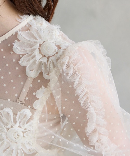 AIMER(エメ)の「フロッキードット×3Dフラワー刺繍バックリボンペプラムブラウス(シャツ/ブラウス・レディース・ベージュ/ブラック・MEDIUM)」の20枚目の写真