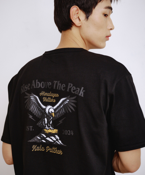 KALAPATTHAR(カラパタール)の「BACK KP SLOGAN EAGLE GRAPHIC RINGER T-SHIRT - BLACK(Tシャツ/カットソー・メンズ・その他・MEDIUM/LARGE/X-LARGE)」の2枚目の写真