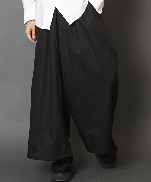 MEMENTISM(メメントイズム)の「ビッグシルエットバギーパンツ ”HAKAMA”(スラックス・メンズ・ブラック/グレー・FREE)」の6枚目の写真