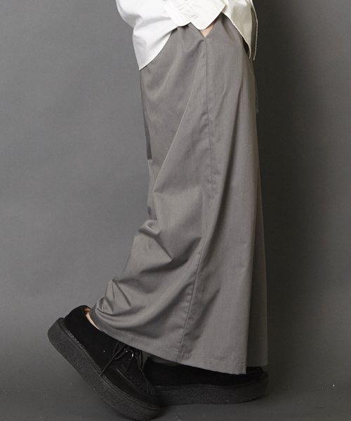 MEMENTISM(メメントイズム)の「ビッグシルエットバギーパンツ ”HAKAMA”(スラックス・メンズ・ブラック/グレー・FREE)」の13枚目の写真