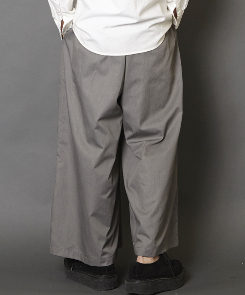 MEMENTISM(メメントイズム)の「ビッグシルエットバギーパンツ ”HAKAMA”(スラックス・メンズ・ブラック/グレー・FREE)」の12枚目の写真