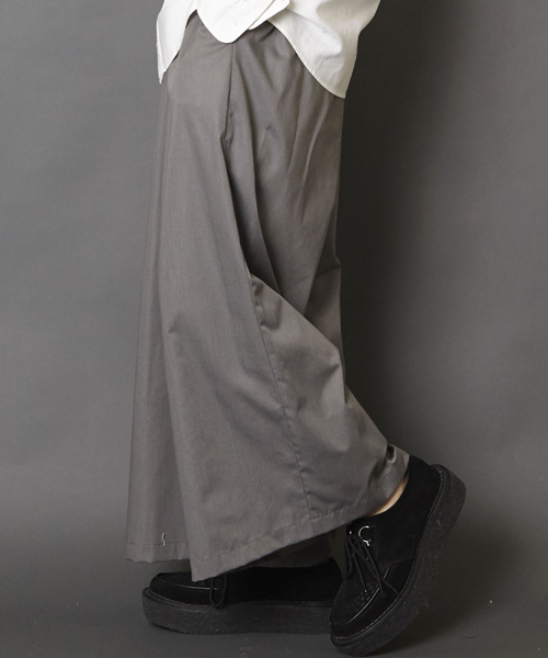 MEMENTISM(メメントイズム)の「ビッグシルエットバギーパンツ ”HAKAMA”(スラックス・メンズ・ブラック/グレー・FREE)」の11枚目の写真