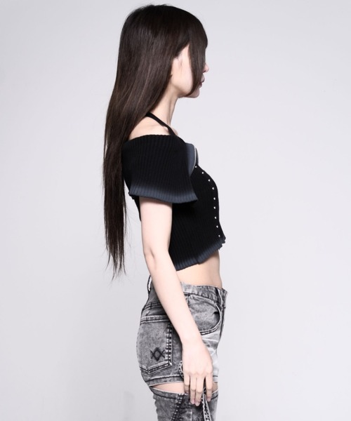 REFLEM(レフレム)の「『REFLEM/レフレム』オフショルZIPニットトップス(その他トップス・レディース・チャコールグレー/ブラック・FREE)」の4枚目の写真