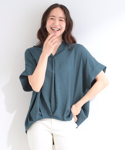 SHOO・LA・RUE(シューラルー)の「【ひんやり/S-LL/洗濯機可】インせず着られる 裾タック スキッパーシャツ(シャツ/ブラウス・レディース・ブラウン系/ブラック/ブルーグリーン/ナチュラル・03/02/04/01)」の5枚目の写真
