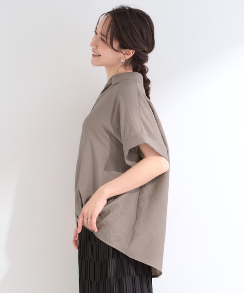 SHOO・LA・RUE(シューラルー)の「【ひんやり/S-LL/洗濯機可】インせず着られる 裾タック スキッパーシャツ(シャツ/ブラウス・レディース・ブラウン系/ブラック/ブルーグリーン/ナチュラル・03/02/04/01)」の20枚目の写真