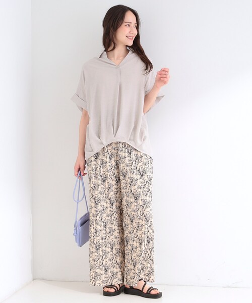 SHOO・LA・RUE(シューラルー)の「【ひんやり/S-LL/洗濯機可】インせず着られる 裾タック スキッパーシャツ(シャツ/ブラウス・レディース・ブラウン系/ブラック/ブルーグリーン/ナチュラル・03/02/04/01)」の15枚目の写真