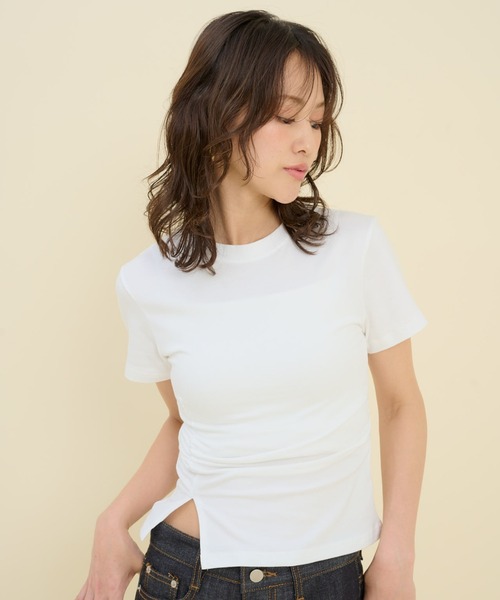 FMiBL(ファミル)の「スリットTシャツ(Tシャツ/カットソー・レディース・ホワイト/ブラック・FREE)」の3枚目の写真