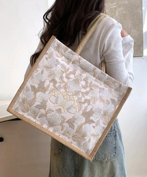 コーデに華やかさを添える、上品ボタニカル柄トートバッグ