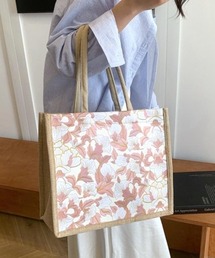 コーデに華やかさを添える、上品ボタニカル柄トートバッグ