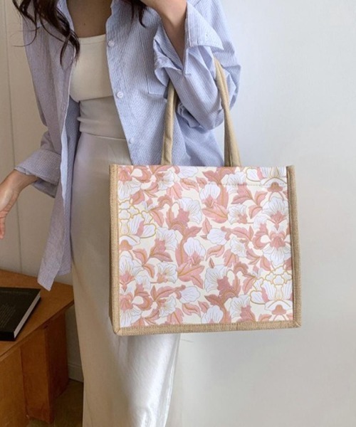 Forcement（フォースメント）の「コーデに華やかさを添える、上品ボタニカル柄トートバッグ（トートバッグ・レディース・ホワイト/グリーン/ブラック/ピンク・FREE）」の8枚目の写真