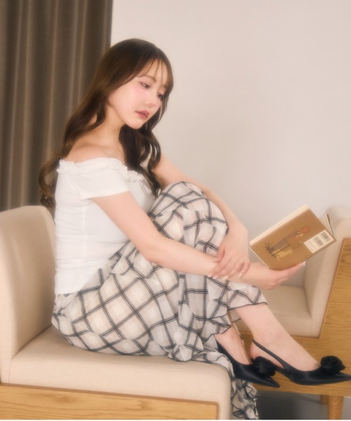 miune（ミューヌ）の「ローズフリルオフショルトップス（ニット/セーター・レディース・ピンク/アイボリー・FREE）」の3枚目の写真