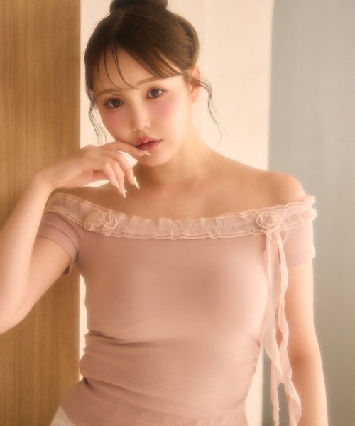 miune（ミューヌ）の「ローズフリルオフショルトップス（ニット/セーター・レディース・ピンク/アイボリー・FREE）」の16枚目の写真