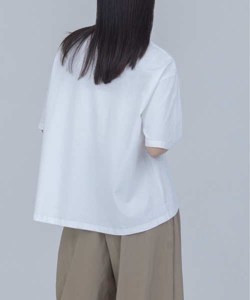 Eimee Law（エイミーロウ）の「ロゴプリント シャーリングTシャツ（Tシャツ/カットソー・レディース・ブラウン/ブラック/オフホワイト・FREE）」の10枚目の写真
