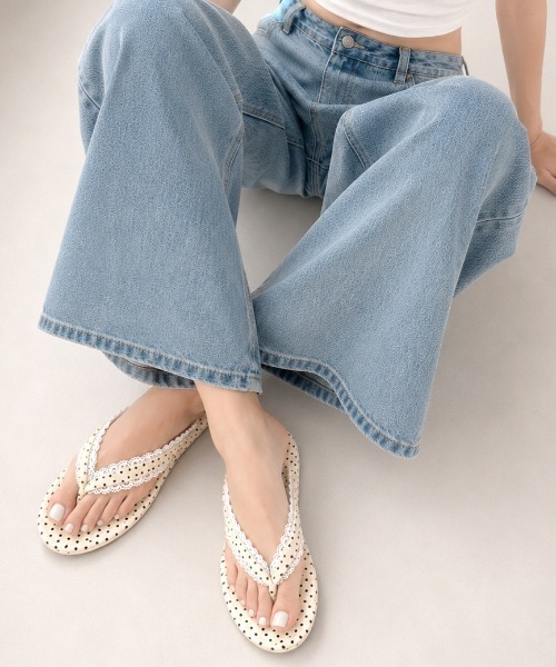 SHEENA（シーナ）の「ドット×レーストングフラットサンダル（サンダル・レディース・ブラック/オフホワイト・23.5cm/24.0cm/24.5cm）」の11枚目の写真