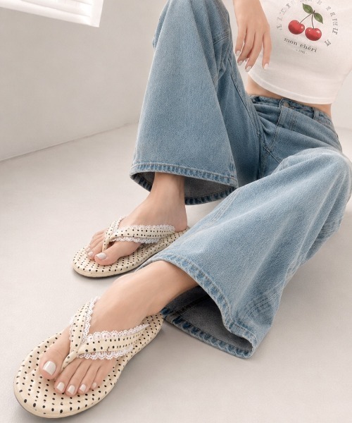 SHEENA（シーナ）の「ドット×レーストングフラットサンダル（サンダル・レディース・ブラック/オフホワイト・23.5cm/24.0cm/24.5cm）」の12枚目の写真