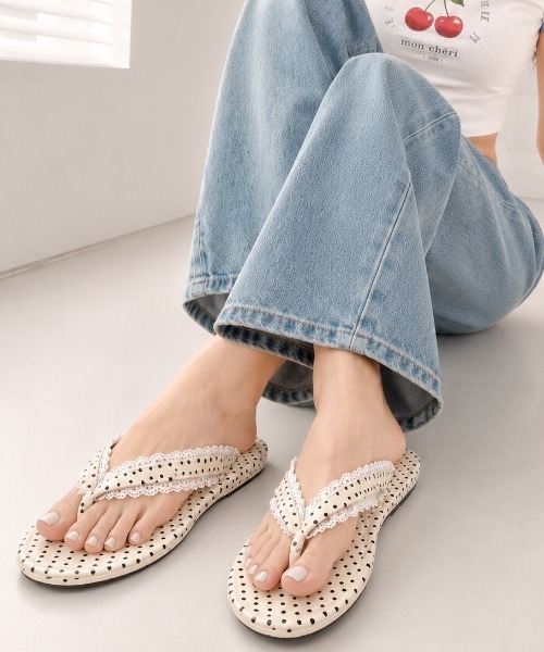 SHEENA（シーナ）の「ドット×レーストングフラットサンダル（サンダル・レディース・ブラック/オフホワイト・23.5cm/24.0cm/24.5cm）」の13枚目の写真
