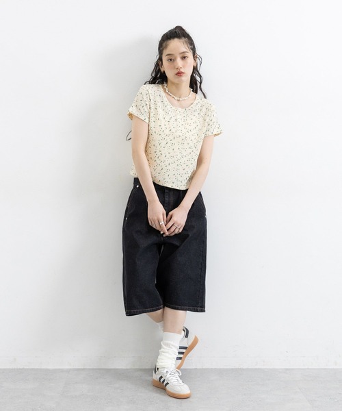 RAGEBLUE(レイジブルー)の「花柄コンパクトヘンリーネックTシャツ(Tシャツ/カットソー・レディース・ホワイト/パープル・FREE)」の3枚目の写真