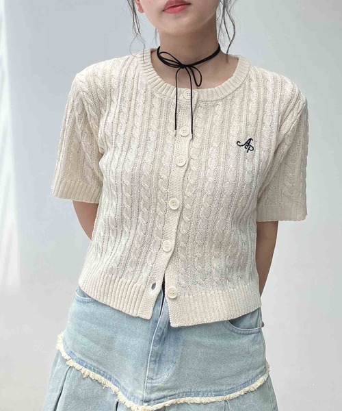 AS KNOW AS plus（アズノゥアズプラス）の「〇ロゴ刺繍 ケーブル編み半袖カーディガン（カーディガン/ボレロ・レディース・ホワイト×ブラック/シルバー/オフホワイト/ネイビー・FREE）」の6枚目の写真