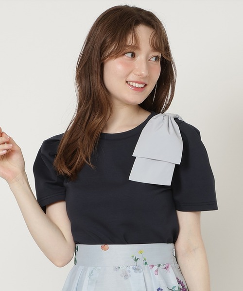 SWINGLE（スウィングル）の「【5/8(Fri)発売】ショルダーリボンカットソー（Tシャツ/カットソー・レディース・ピンク/オフホワイト/ブラック/ネイビー・FREE）」の3枚目の写真