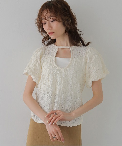 CLEIO（クレイオ）の「【CLEIO】ふくれジャガード２WAYパフスリーブプルオーバー BUBBLE JACQUARD 2WAY PUFF SLEEVE PULLOVER（Tシャツ/カットソー・レディース・アイボリー/チャコールグレー/ブラウン・FREE）」の2枚目の写真