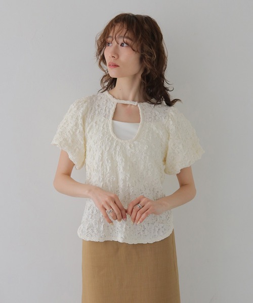 CLEIO（クレイオ）の「【CLEIO】ふくれジャガード２WAYパフスリーブプルオーバー BUBBLE JACQUARD 2WAY PUFF SLEEVE PULLOVER（Tシャツ/カットソー・レディース・アイボリー/チャコールグレー/ブラウン・FREE）」の4枚目の写真