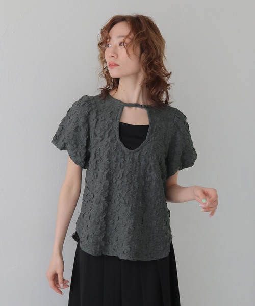 CLEIO（クレイオ）の「【CLEIO】ふくれジャガード２WAYパフスリーブプルオーバー BUBBLE JACQUARD 2WAY PUFF SLEEVE PULLOVER（Tシャツ/カットソー・レディース・アイボリー/チャコールグレー/ブラウン・FREE）」の19枚目の写真