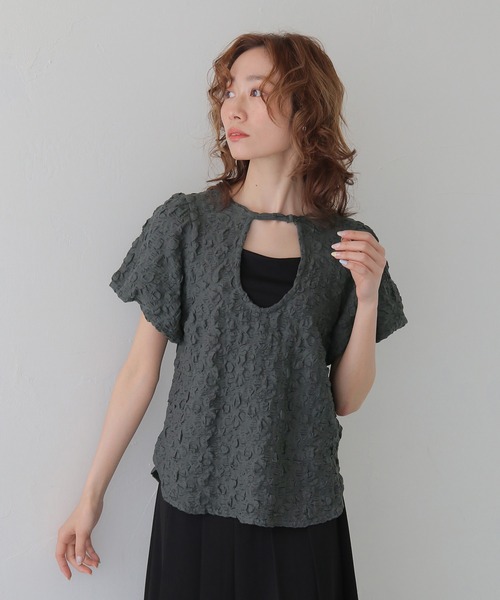 CLEIO（クレイオ）の「【CLEIO】ふくれジャガード２WAYパフスリーブプルオーバー BUBBLE JACQUARD 2WAY PUFF SLEEVE PULLOVER（Tシャツ/カットソー・レディース・アイボリー/チャコールグレー/ブラウン・FREE）」の20枚目の写真