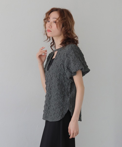 CLEIO（クレイオ）の「【CLEIO】ふくれジャガード２WAYパフスリーブプルオーバー BUBBLE JACQUARD 2WAY PUFF SLEEVE PULLOVER（Tシャツ/カットソー・レディース・アイボリー/チャコールグレー/ブラウン・FREE）」の22枚目の写真