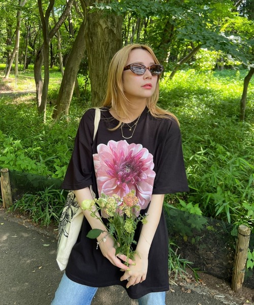 BLOOMING CHARM(ブルーミングチャーム)の「Flower print big T-shirt(Tシャツ/カットソー・レディース・ブラック・X-LARGE)」の4枚目の写真