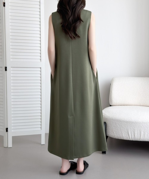 ABITOKYO(アビトーキョー)の「ジップアップVネックジャンパースカート(ジャンパースカート・レディース・カーキ/ブラック/チャコールグレー・M/L)」の5枚目の写真